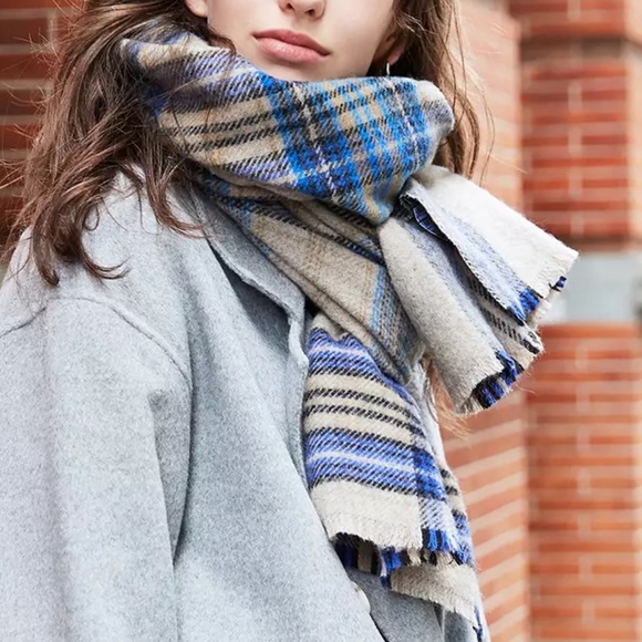 NWOT 100%Wool scarf - Picture 2 of 3